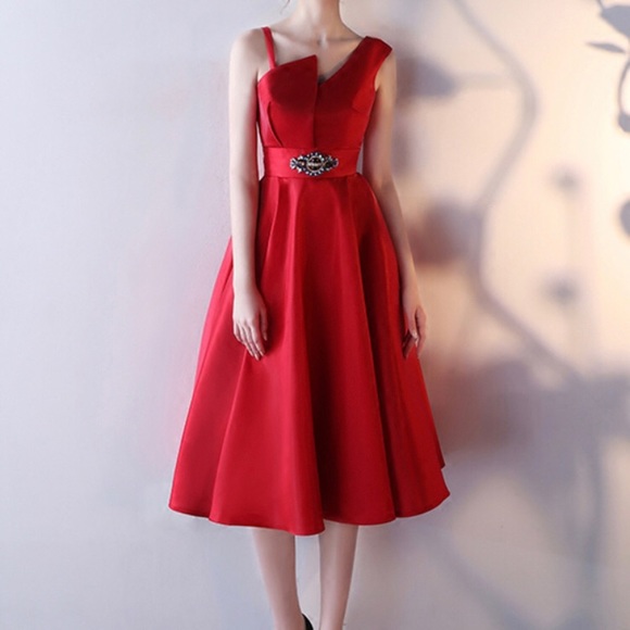 Dresses & Skirts - NWT Bright red evening jeweled dress